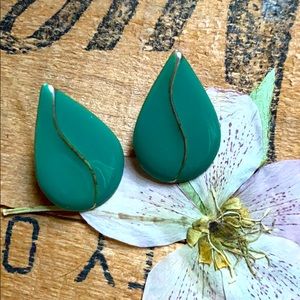 Vintage green teardrop earrings.